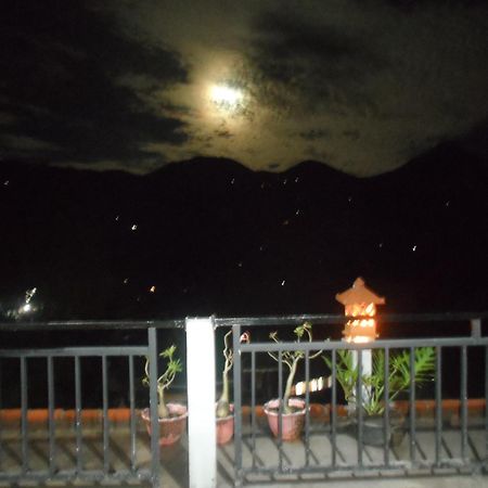 One Homestay And Warung Munduk Екстериор снимка