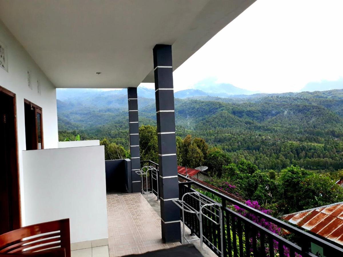 One Homestay And Warung Munduk Екстериор снимка