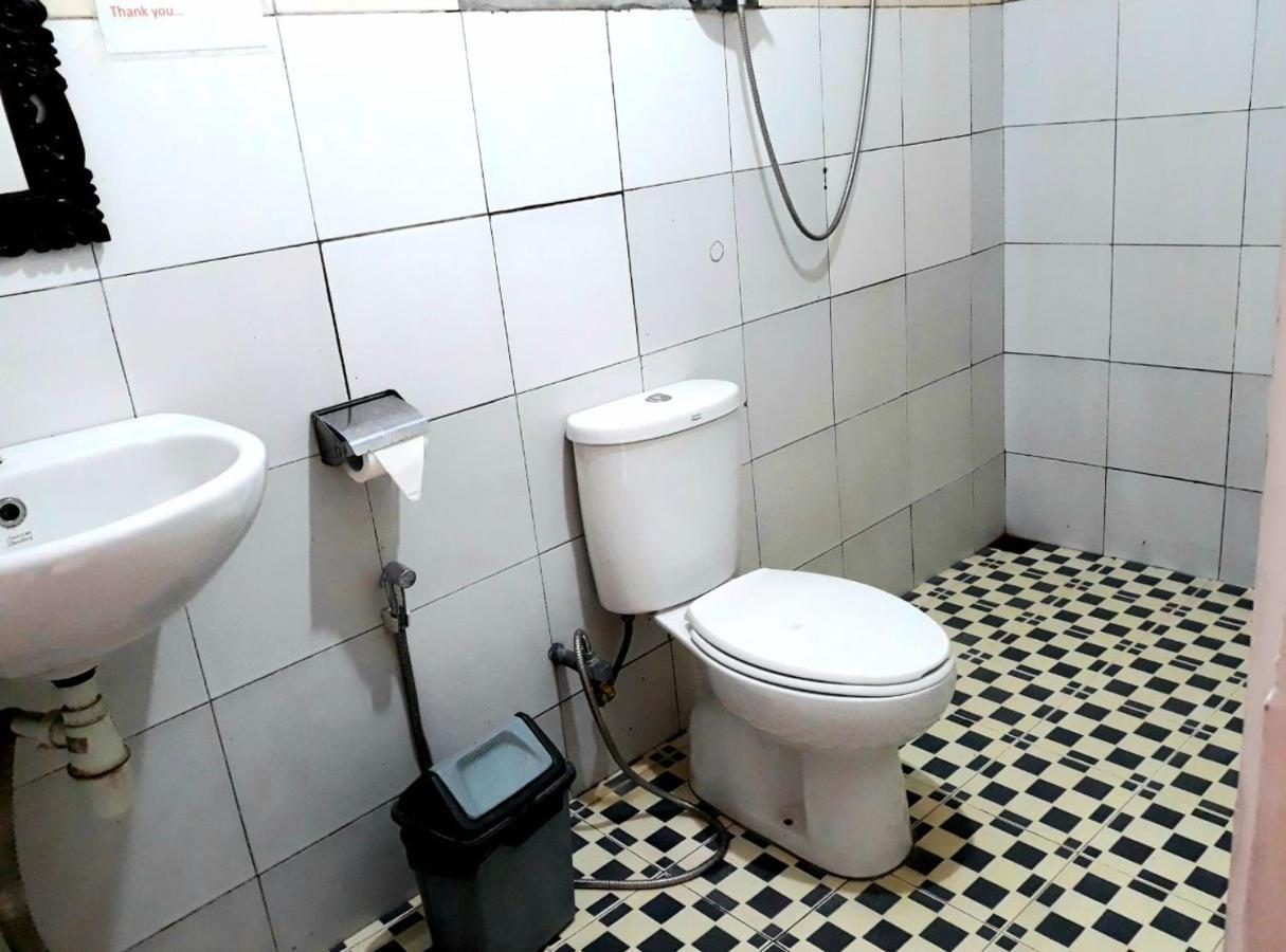 One Homestay And Warung Munduk Екстериор снимка