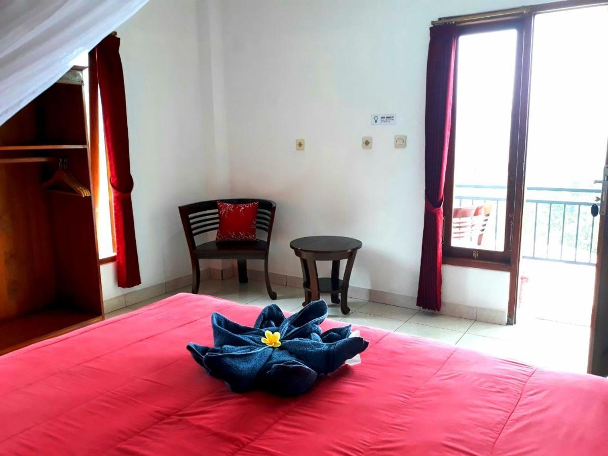 One Homestay And Warung Munduk Екстериор снимка
