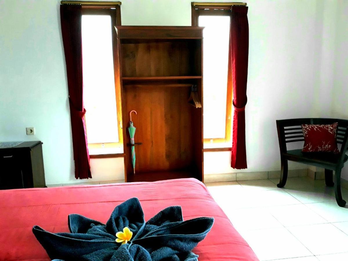 One Homestay And Warung Munduk Екстериор снимка