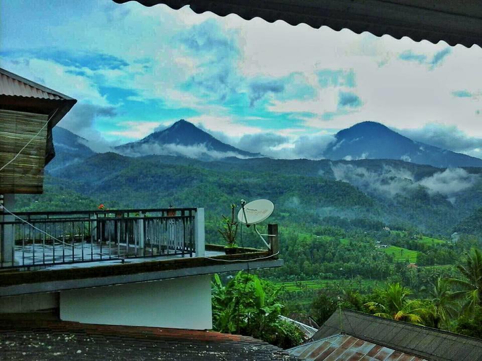 One Homestay And Warung Munduk Екстериор снимка