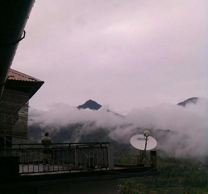 One Homestay And Warung Munduk Екстериор снимка