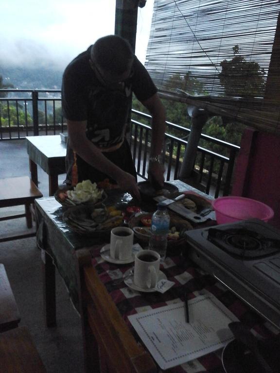 One Homestay And Warung Munduk Екстериор снимка
