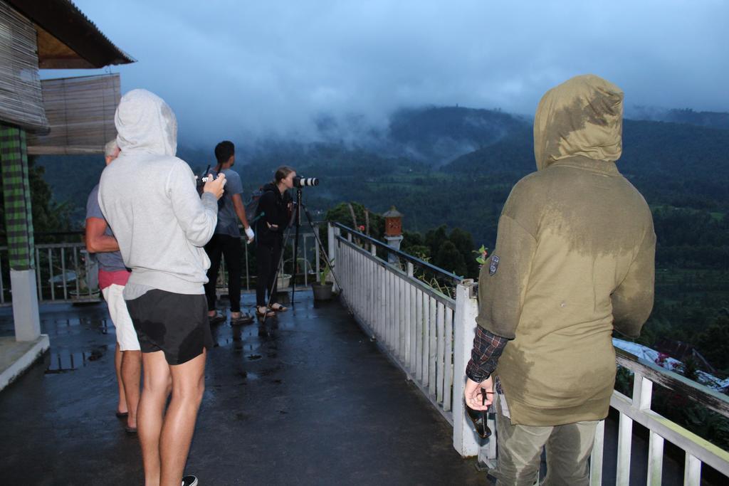 One Homestay And Warung Munduk Екстериор снимка