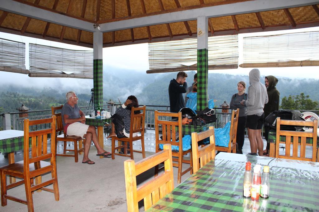 One Homestay And Warung Munduk Екстериор снимка