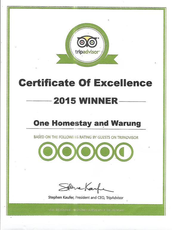 One Homestay And Warung Munduk Екстериор снимка