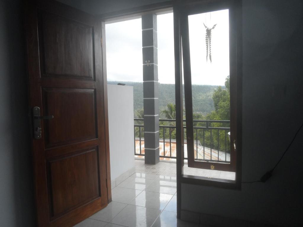 One Homestay And Warung Munduk Екстериор снимка