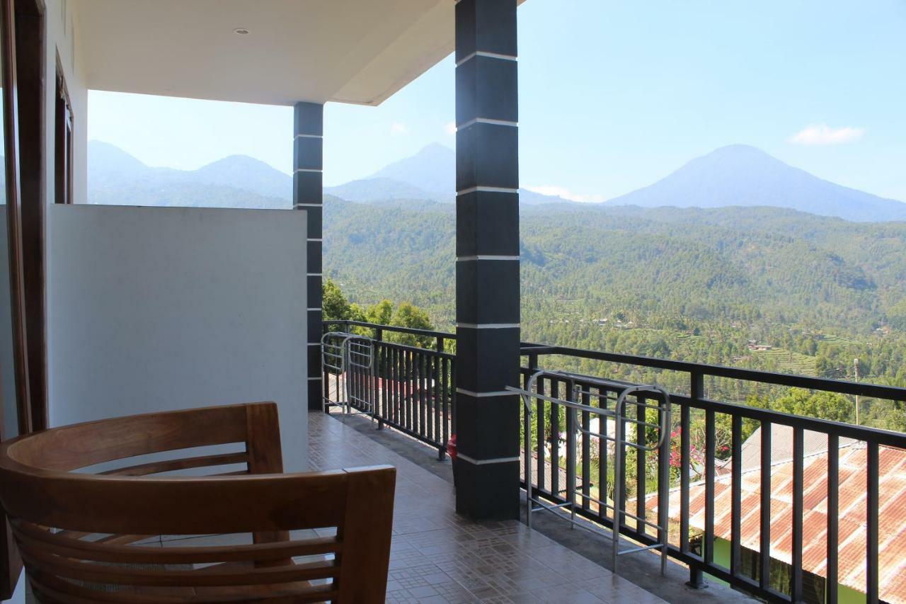 One Homestay And Warung Munduk Екстериор снимка