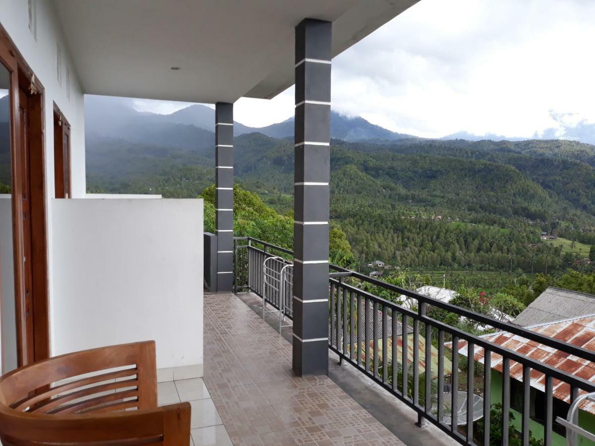 One Homestay And Warung Munduk Екстериор снимка