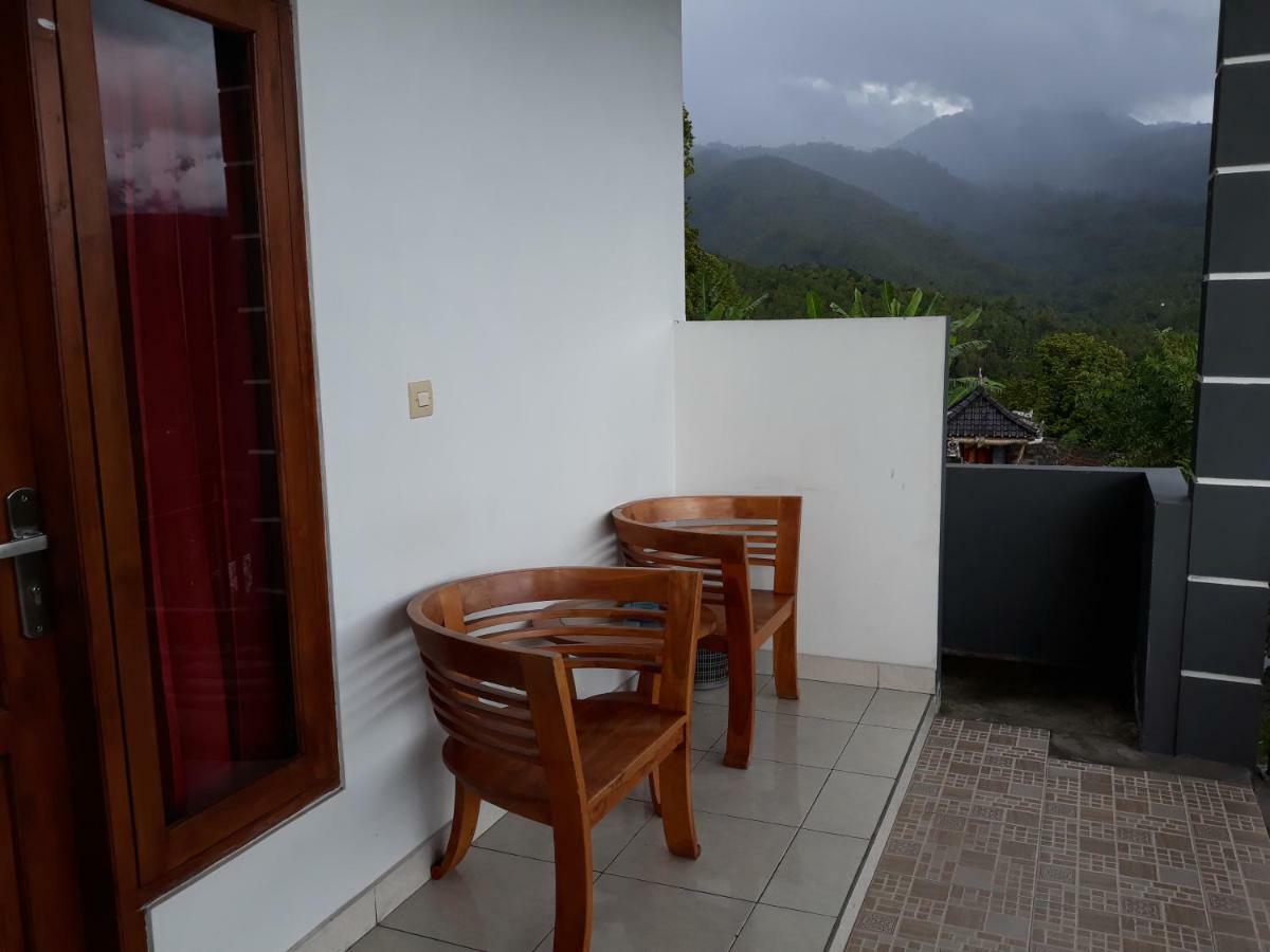 One Homestay And Warung Munduk Екстериор снимка