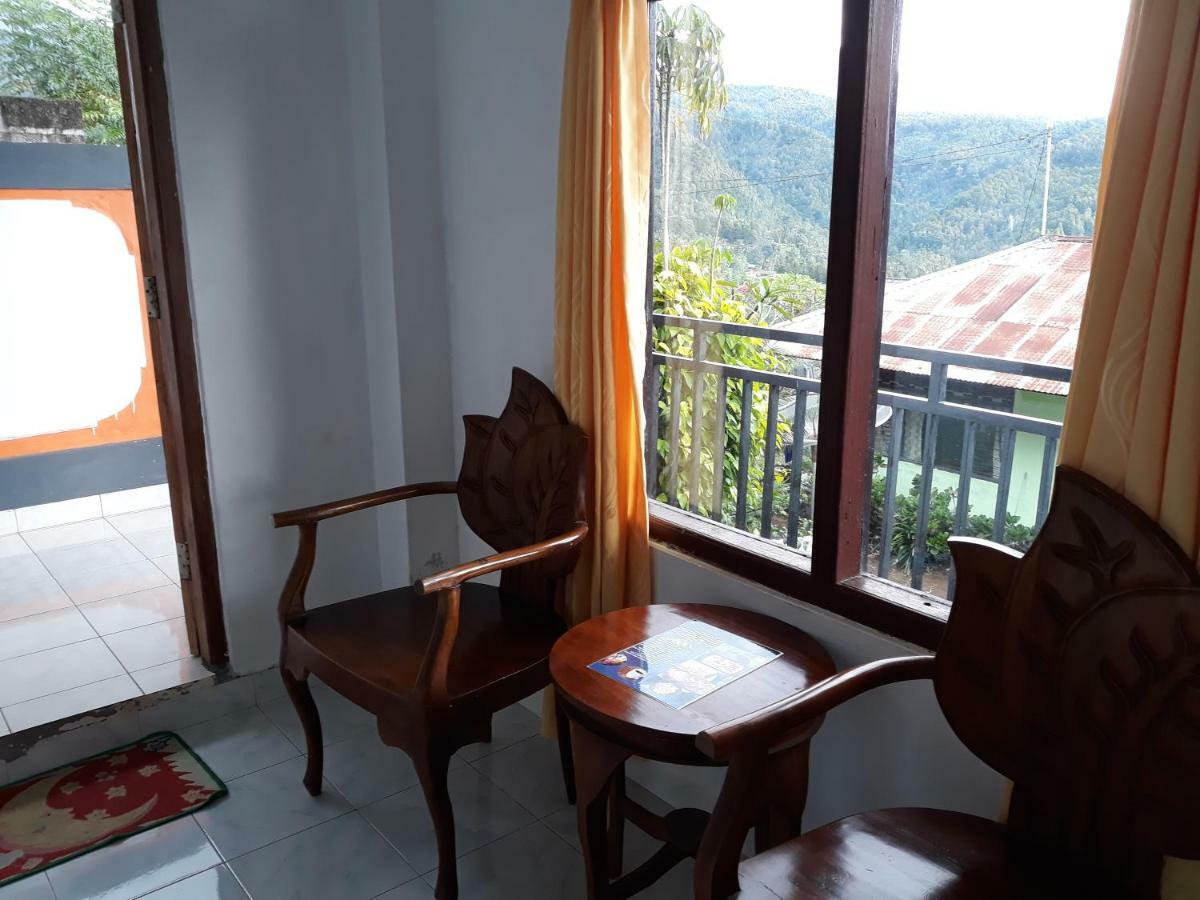 One Homestay And Warung Munduk Екстериор снимка