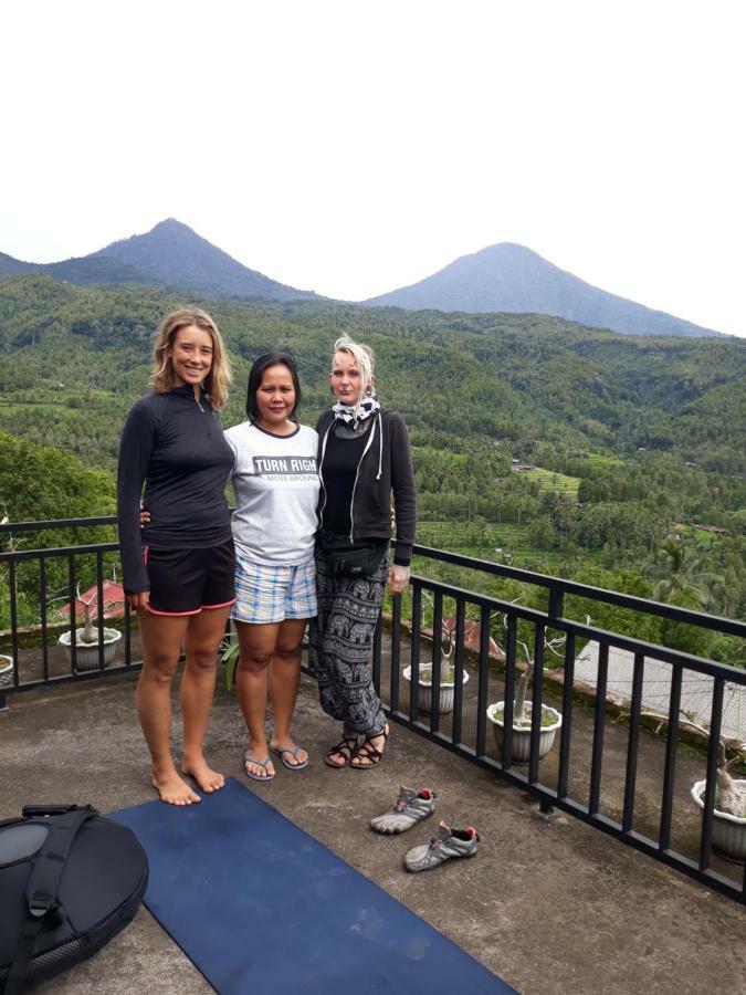 One Homestay And Warung Munduk Екстериор снимка