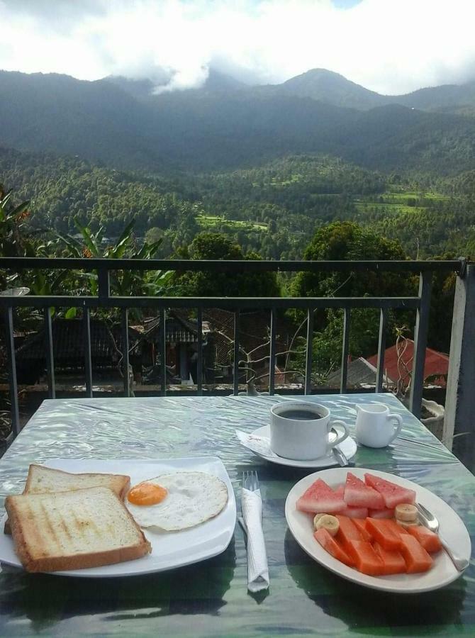 One Homestay And Warung Munduk Екстериор снимка