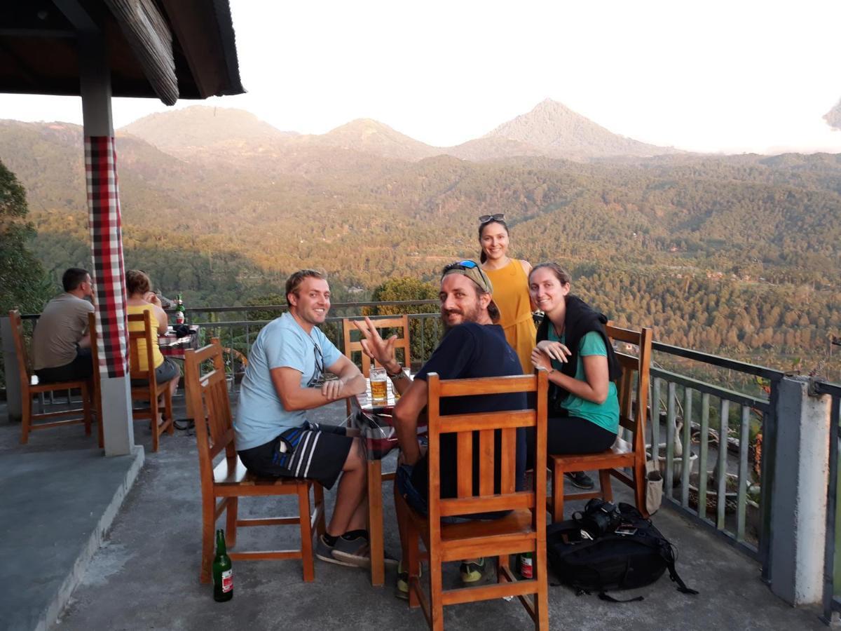 One Homestay And Warung Munduk Екстериор снимка