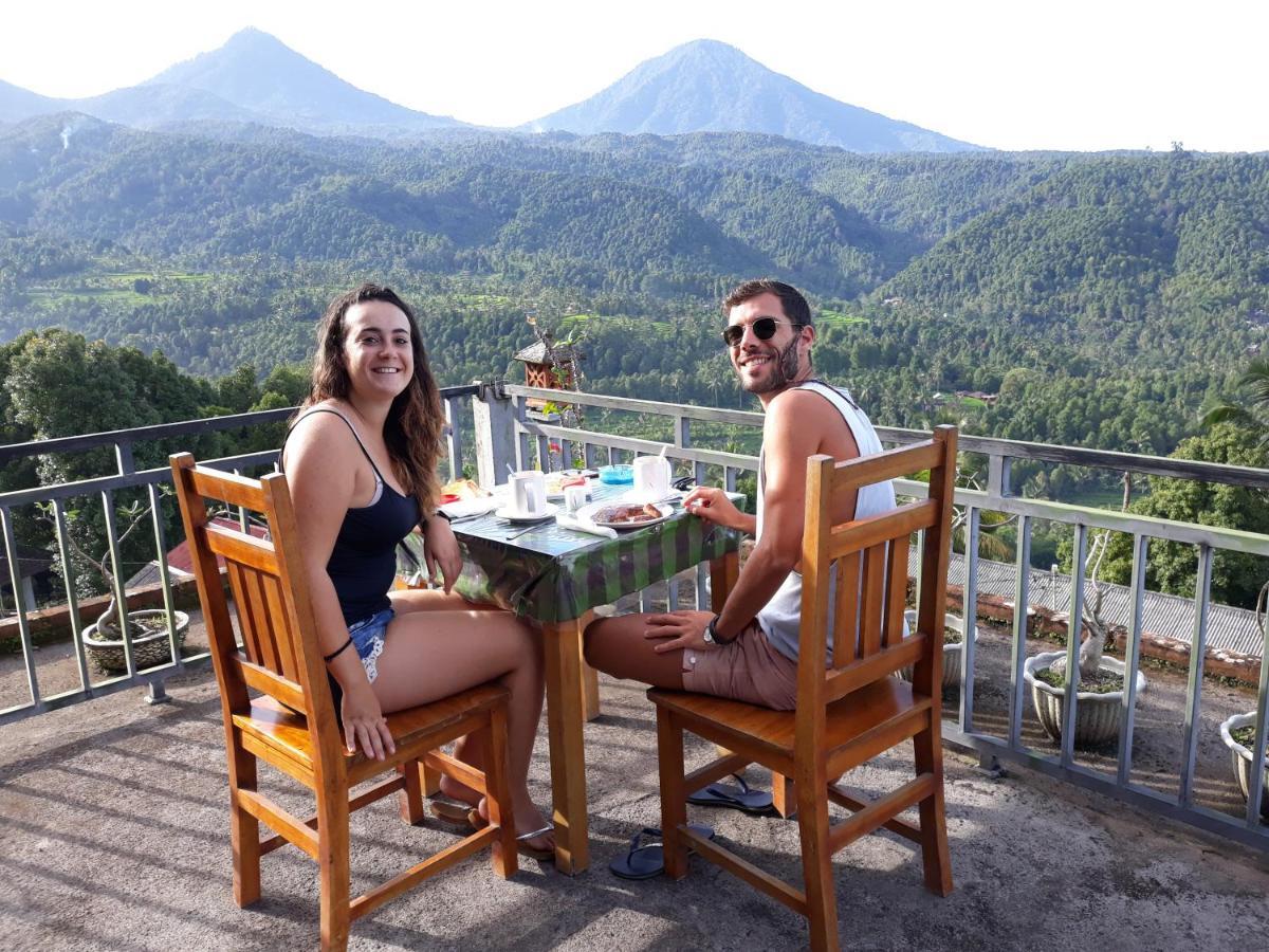 One Homestay And Warung Munduk Екстериор снимка