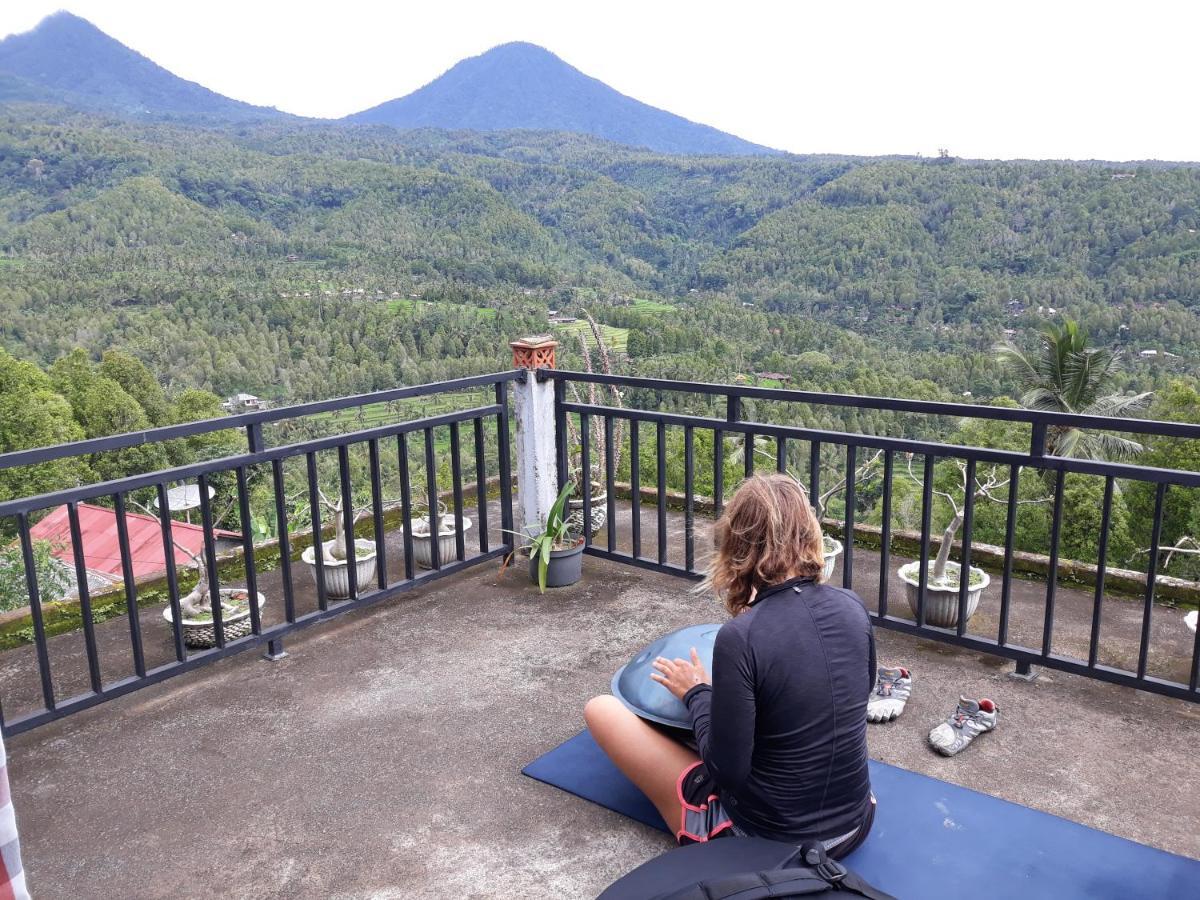 One Homestay And Warung Munduk Екстериор снимка