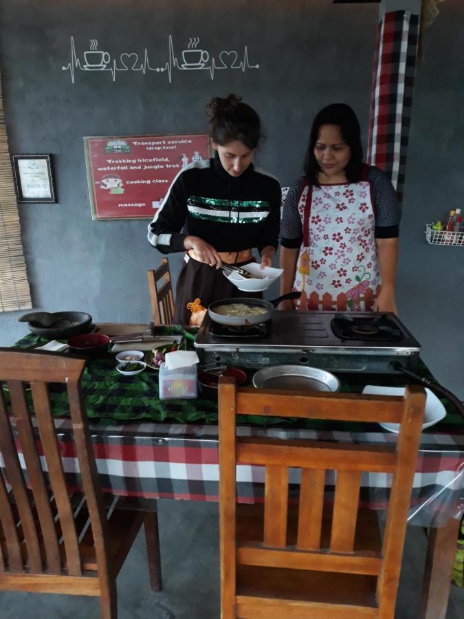 One Homestay And Warung Munduk Екстериор снимка